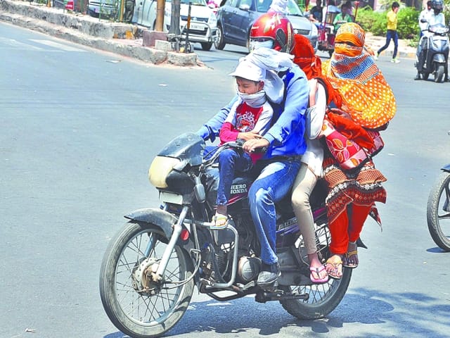 People suffering from heat wave