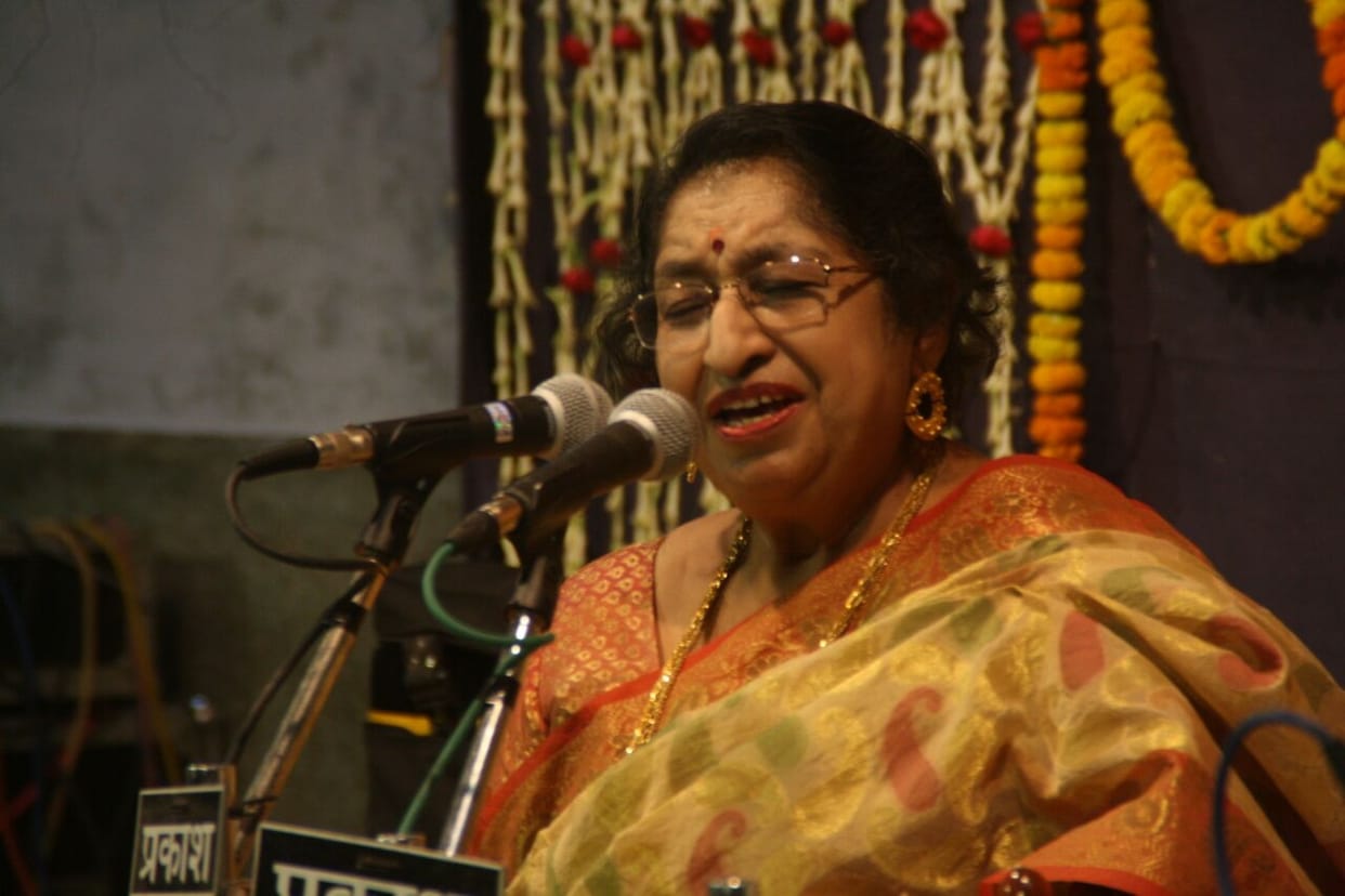 Kankna shouts and tied in the sense of spirituality