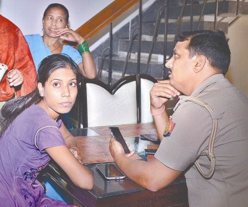 30 lakh loot in kamlanagar