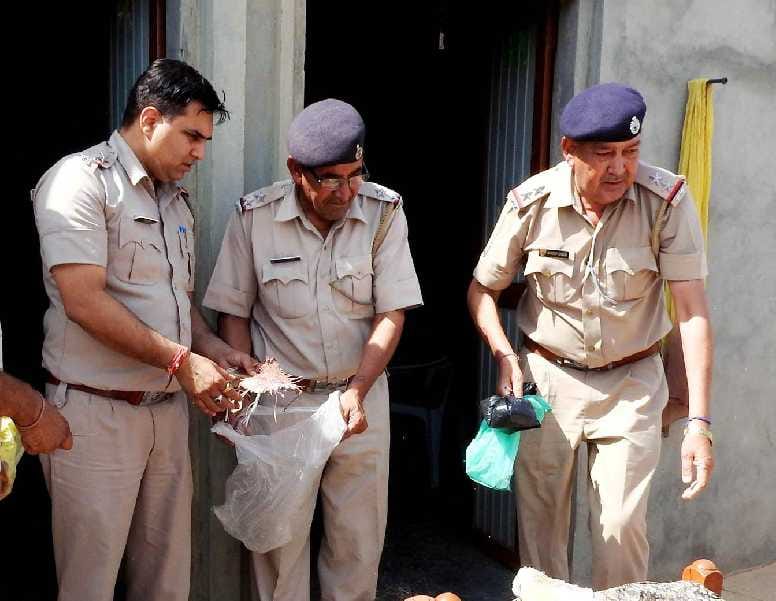 Sirsa News, Hindi News, Crime, Kill, Murder, Kill own family, son daughter wife kill, Suicide, Sirsa