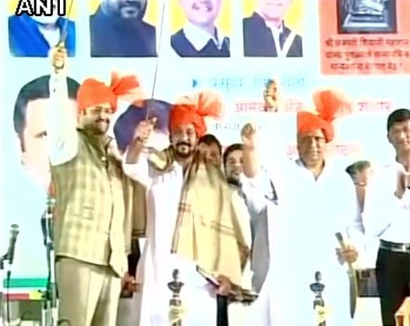 sanjay dutt speaks in favor of bharatiya janata party in mumbai