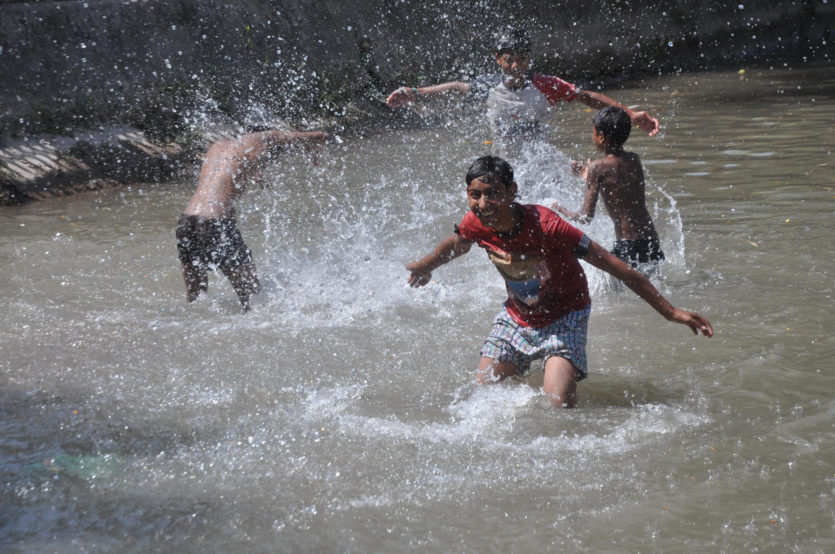 mercury rises to season's highest in jammu and kashmir