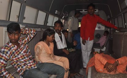 Tree branch falls in Taj Mahal, four tourists injured.