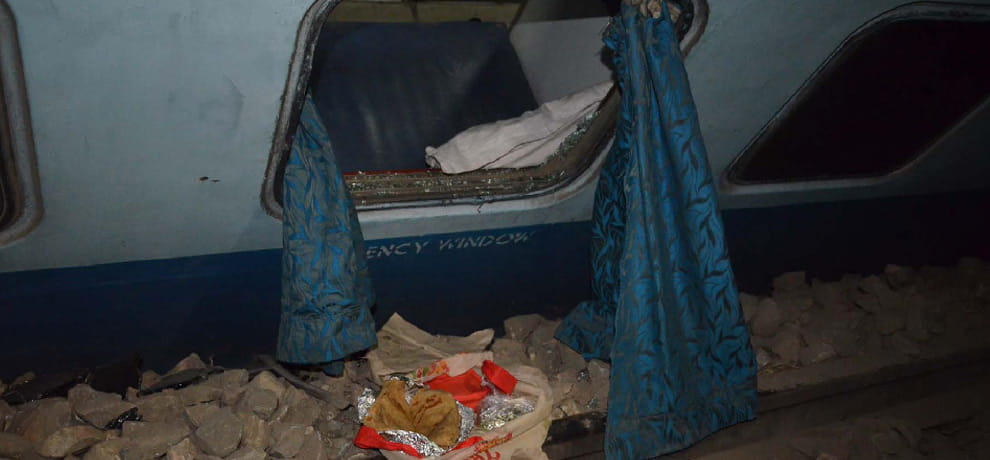 train aacident garh in hapur   