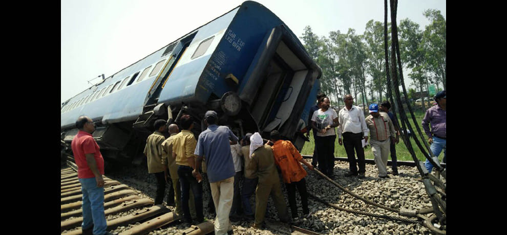 after 18 hours Moradabad-Ghaziabad route resumed, 40 trains diverted, 9 canceled