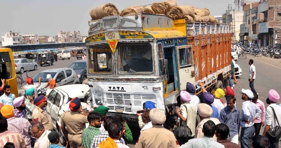 Young man killed in a road accident, one injured