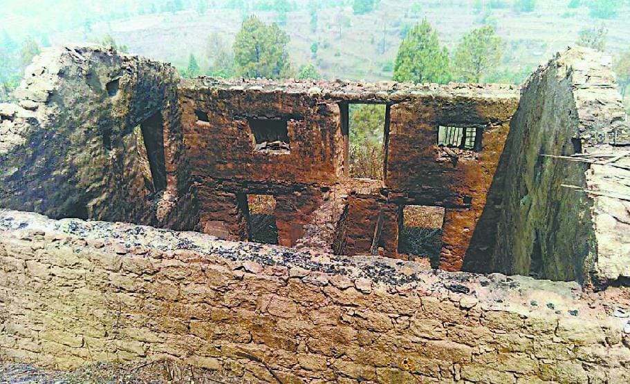 Kimadhidhar old two-story house fire, and offer them