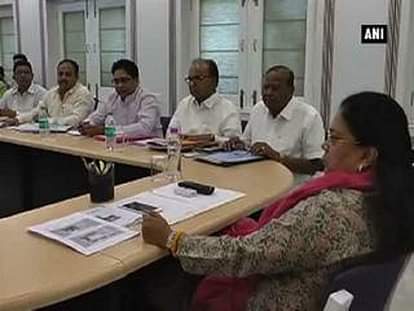 Raje wants 24-hour public grievance redressal system to be setup