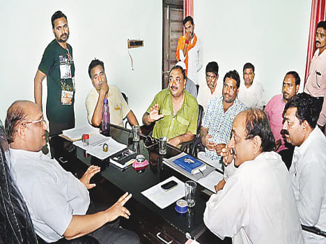 Accused of seeking bribes imposed on Xen