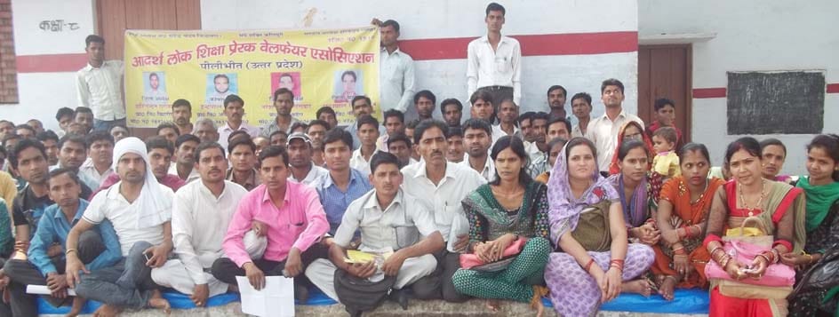 Villagers on the card to cover an exhibiting Apatron