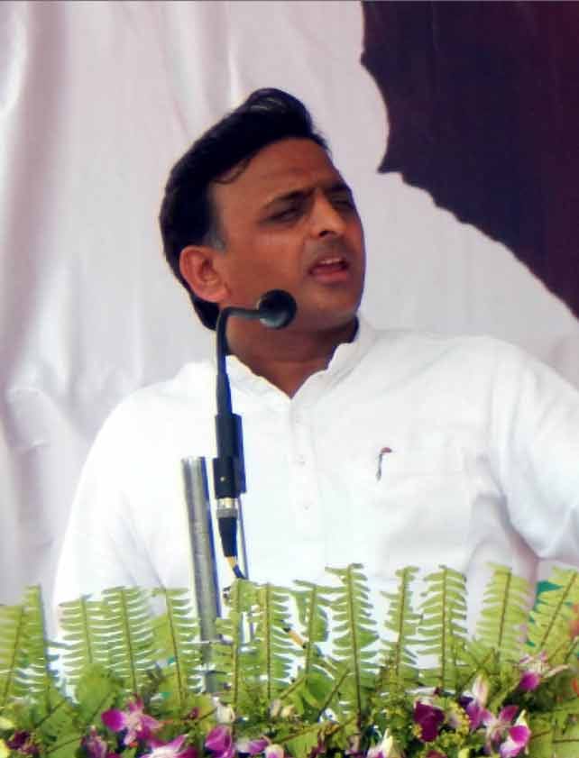 Akhilesh yadav in Balia, targets modi government.