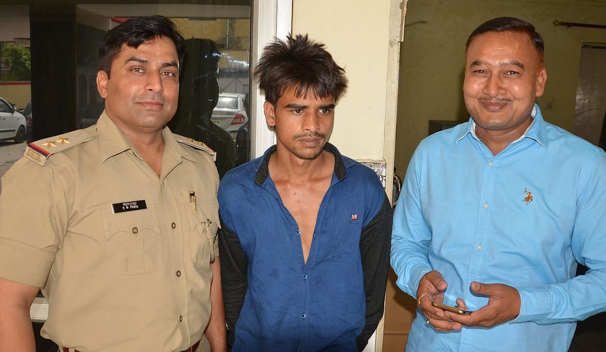 Two crooks arrested by police.