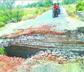 bridge on the river Bisuhi broken, traffic closed 