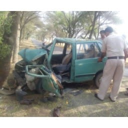 bhiwani news, car, tree, collision, old man, dead, two, refer