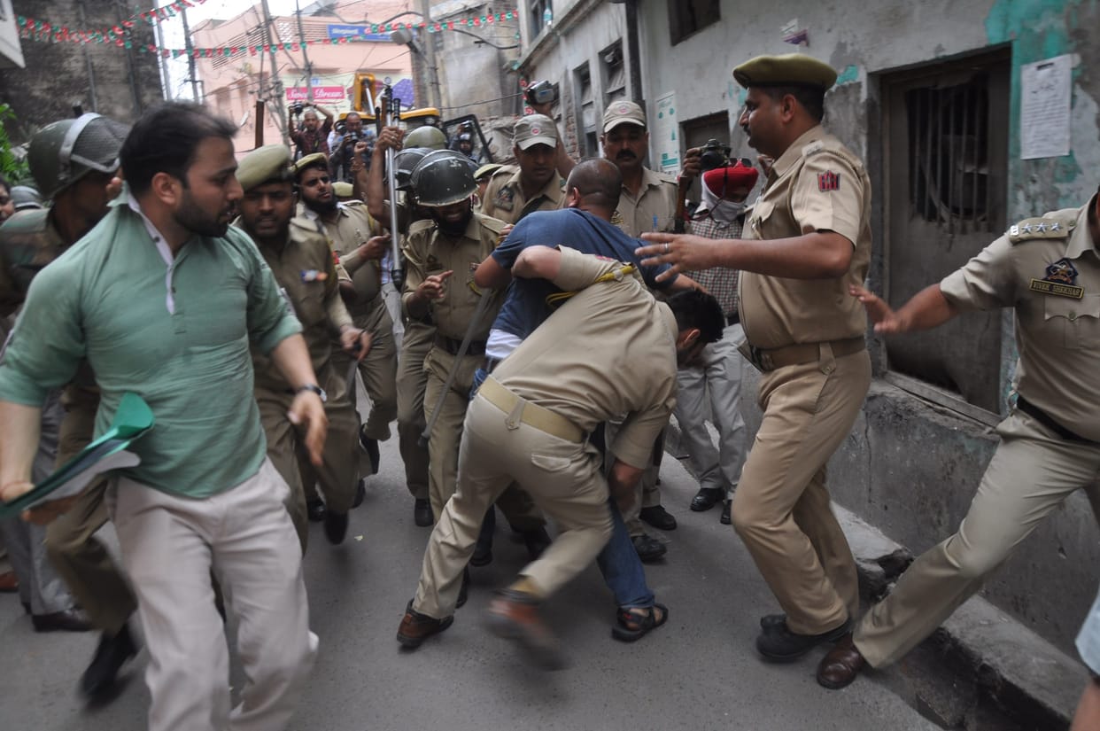 Heavy clashes between the police and hotel owner