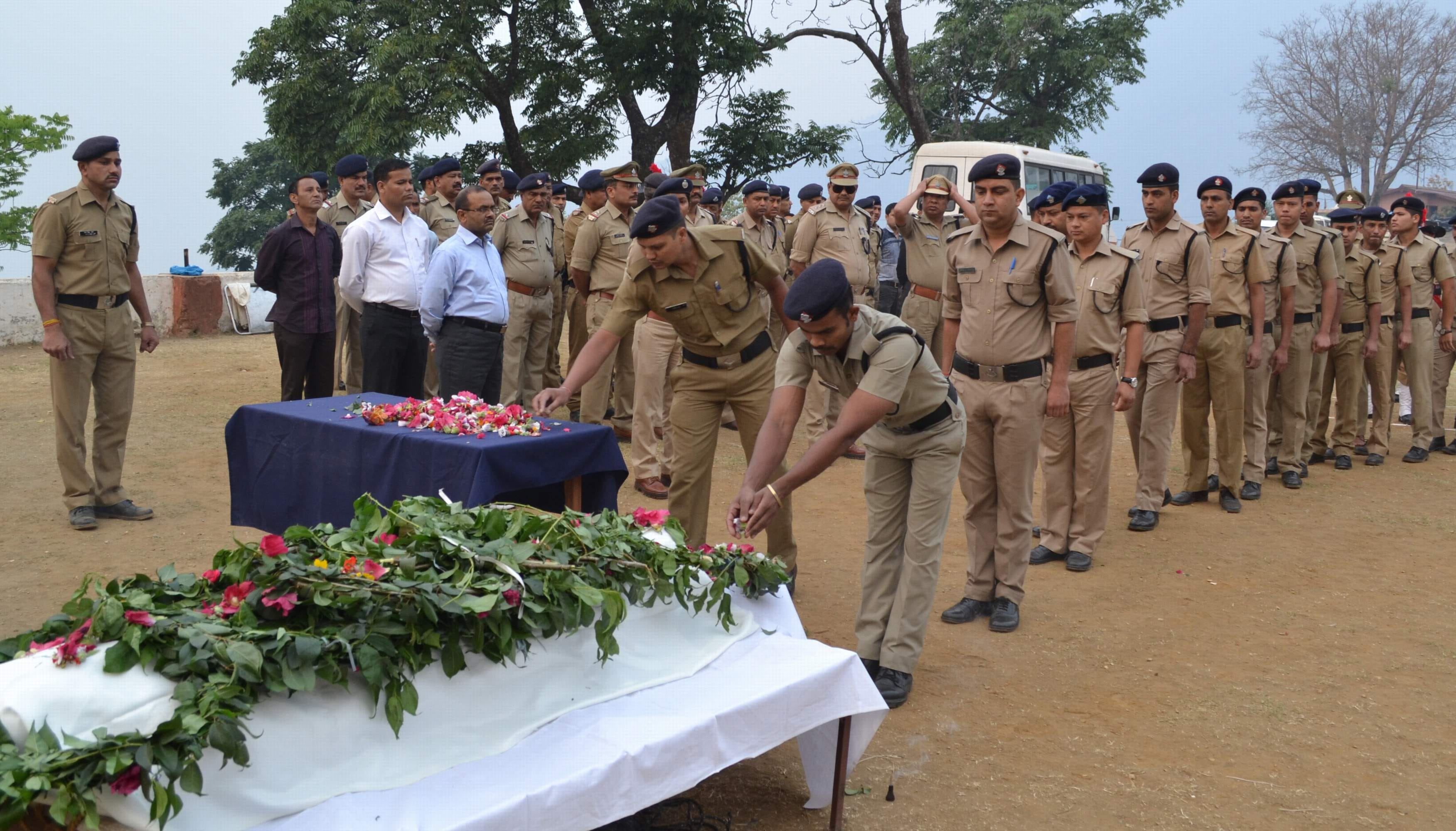 cremation of policeman died during fire fighting.