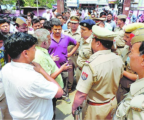 man died in firing in faizabad
