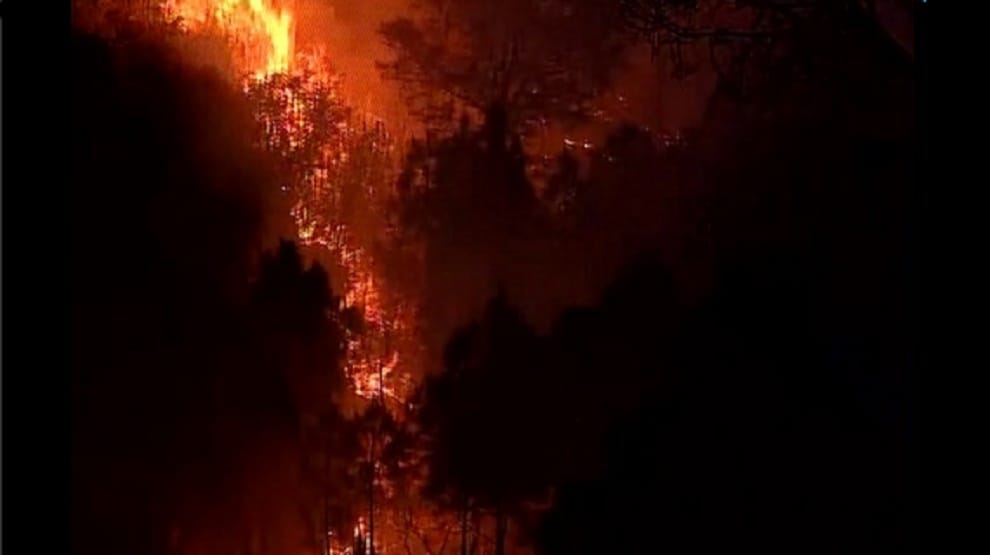 California jungle fires raise record temperature airlift to 207 people so far