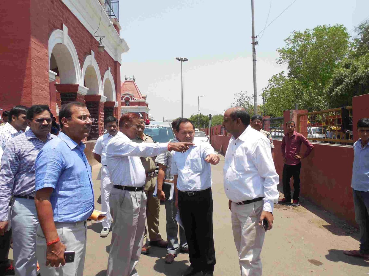 GM looking dirt expressed displeasure at the Fort station