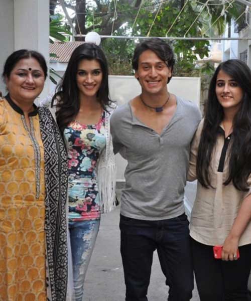 Kriti sanon sisiter Nupur might enter bollywood