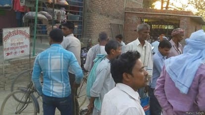 After liquor ban in bihar crowded on up's shops
