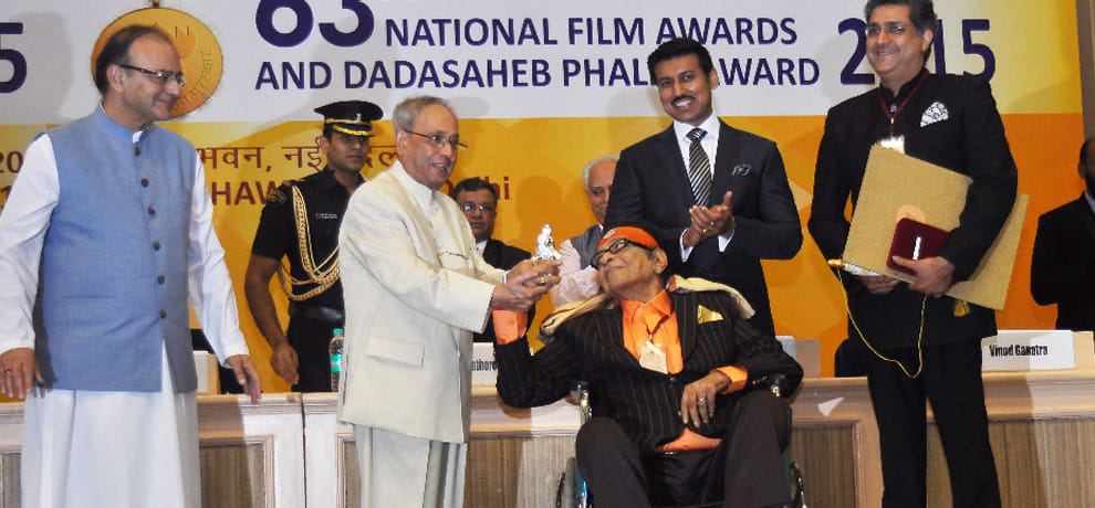in the evening of National Film Awards Amitabh and Kangana appeared in this style