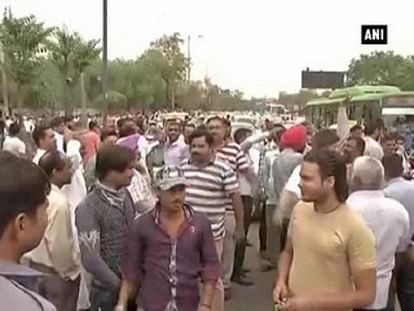 Delhi taxi drivers protest continues, commuters in distraught 