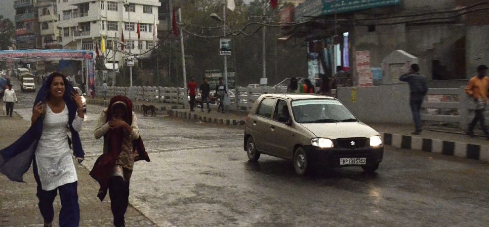 rainfall in shimla, temprature down, live photos.