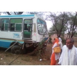 roadways bus and car Clash
