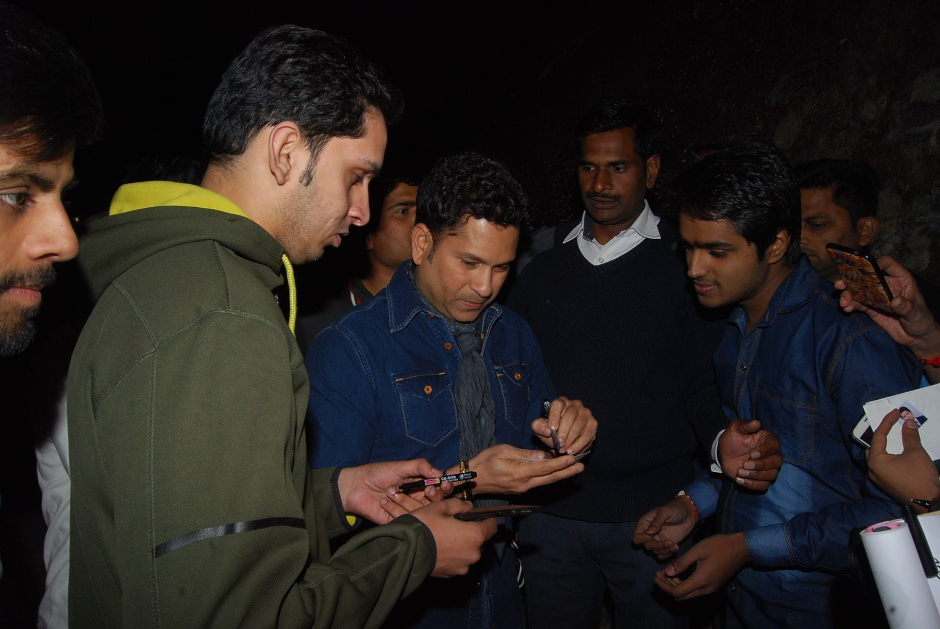 sachin tendulkar poses with his fans.