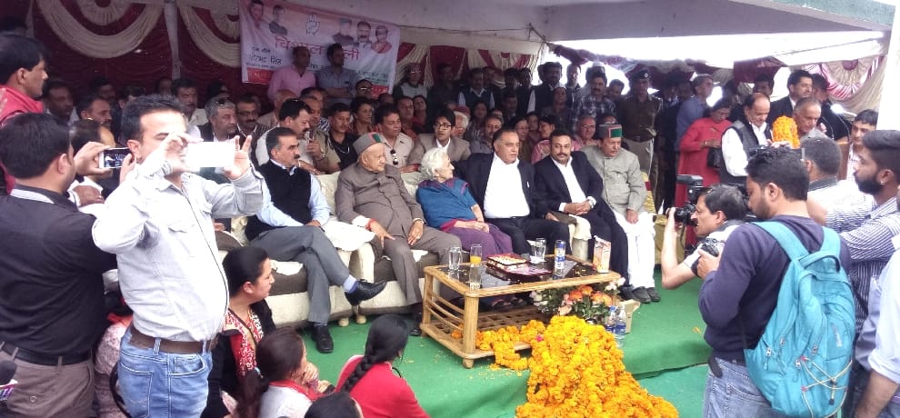 Bali-Sukhu praise CM Virbhadra singh at theog rally.