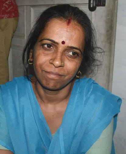 criminal snatched chain from lady teacher.