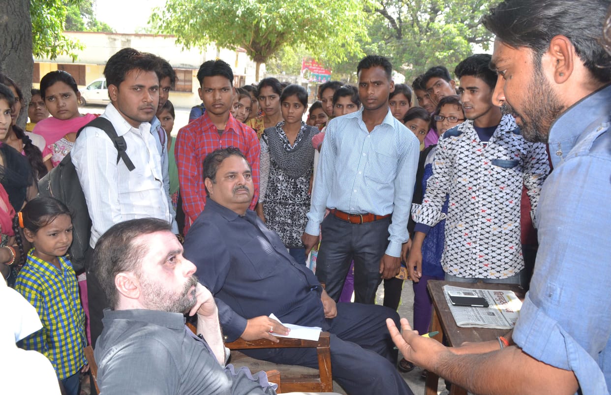  ABVP activists submitted a memorandum to the principal