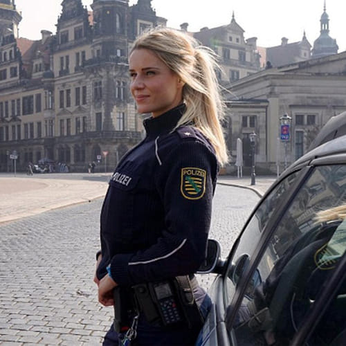 to see a lady police officer fans want to arrest 
