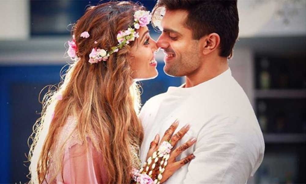 Bipasha Basu Karan Singh Grover Kiss Jacqueline Fernandez Does A Perfect Handstand viral
