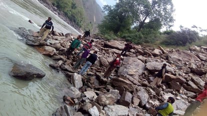 three feared drowned in Chenab in Doda