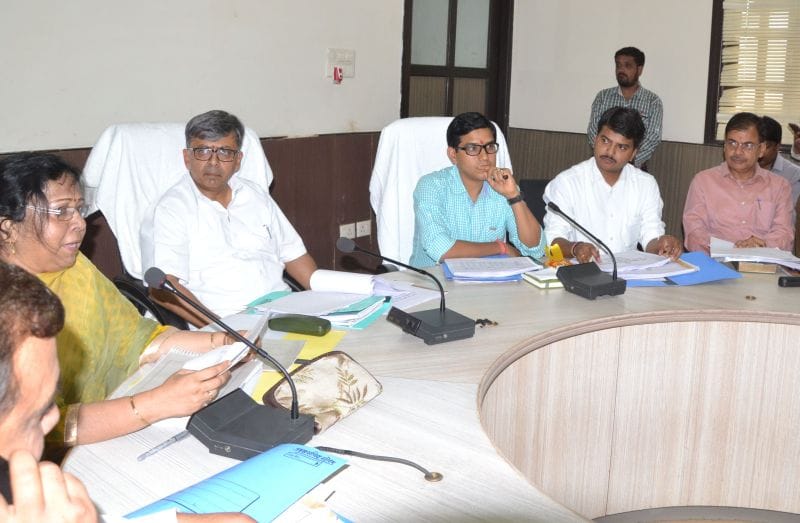 Commissioner take meeting with officers