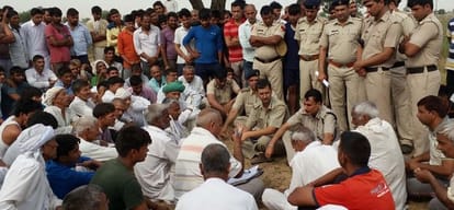 farmer harbeer dies of humiliation by police, hang himself on a tree which hang for 7 to 8 hours