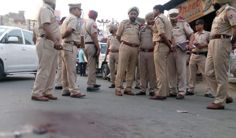 Frantic firing during gangwar in amritsar, gangster killed