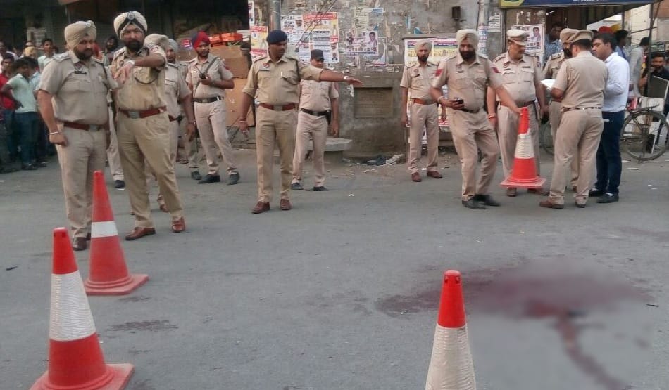 Frantic firing during gangwar in amritsar, gangster killed