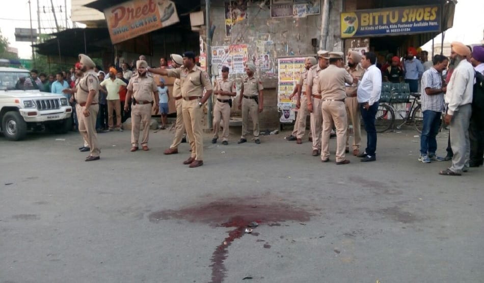 Frantic firing during gangwar in amritsar, gangster killed