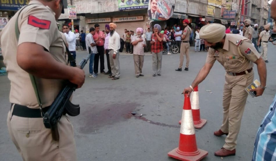 Frantic firing during gangwar in amritsar, gangster killed