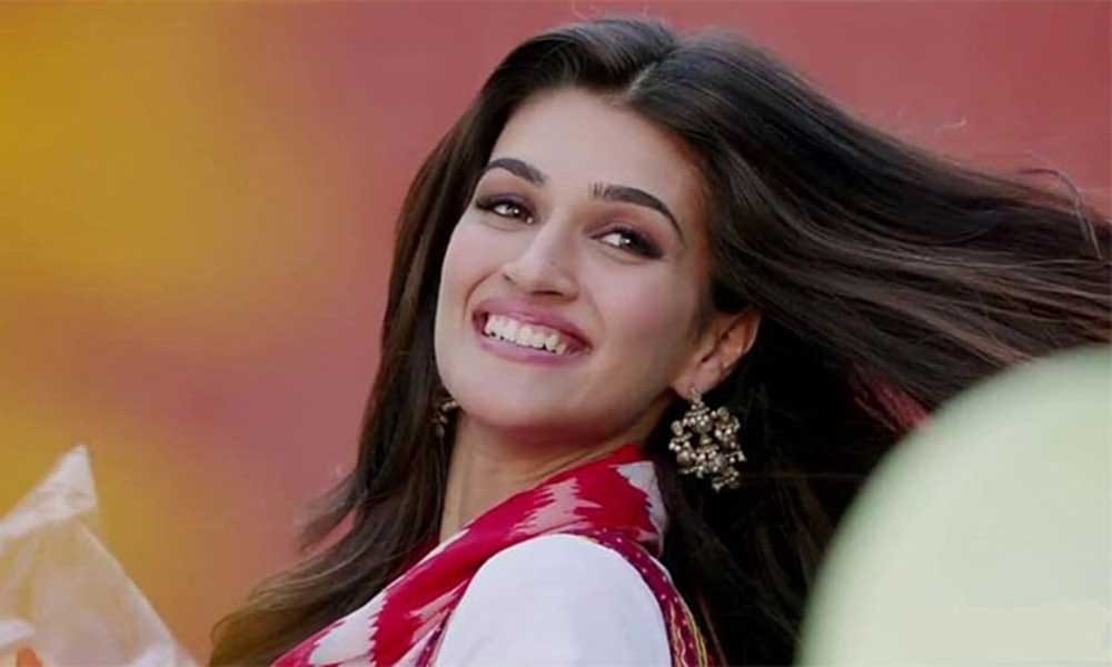 Kriti sanon sisiter Nupur might enter bollywood