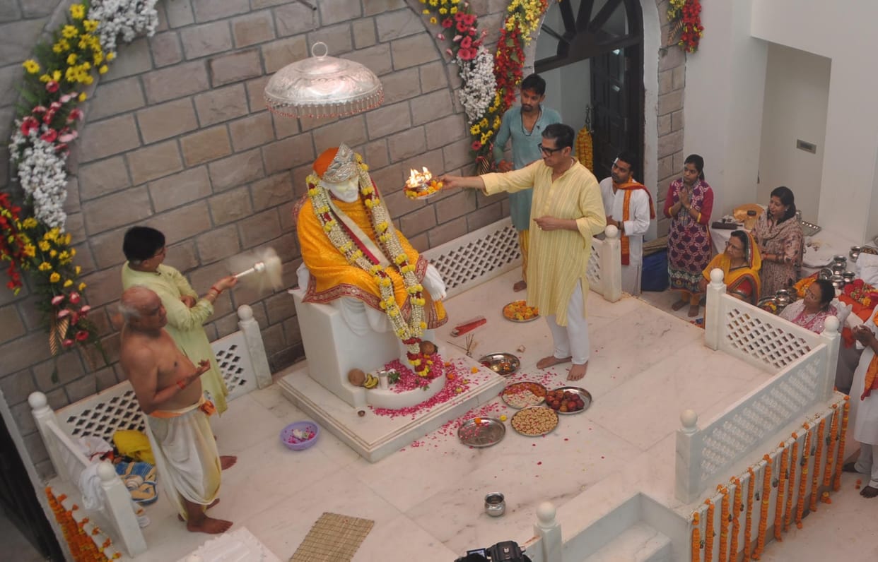 Sai Baba's descended faithful
