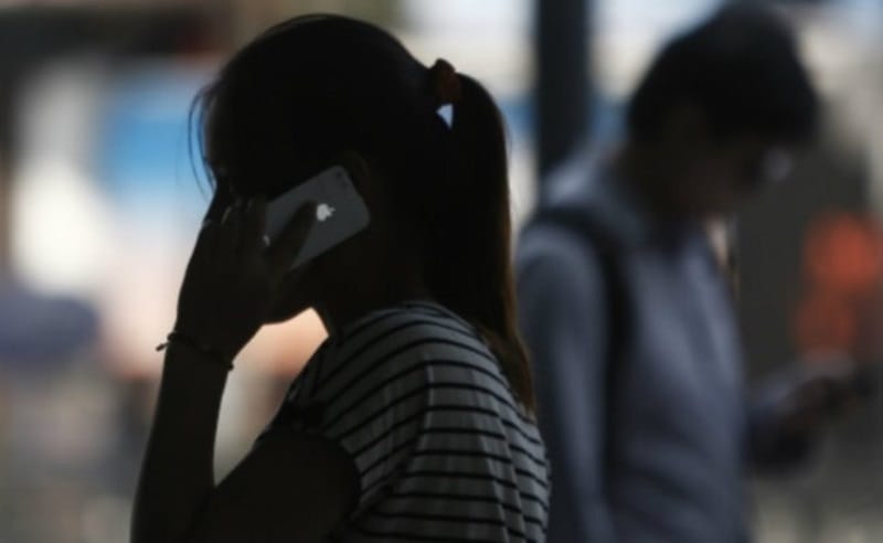 man robbed by a girl pretext of insurance policy