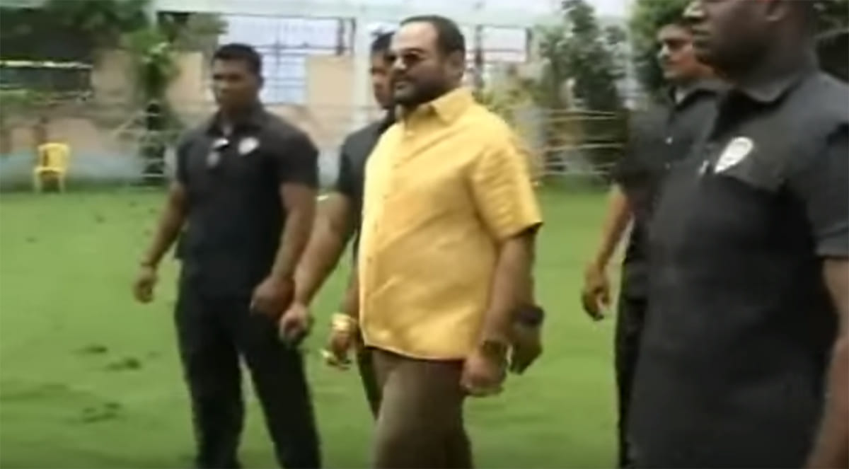 pankaj parakh wears 1.30 crore rupees shirt