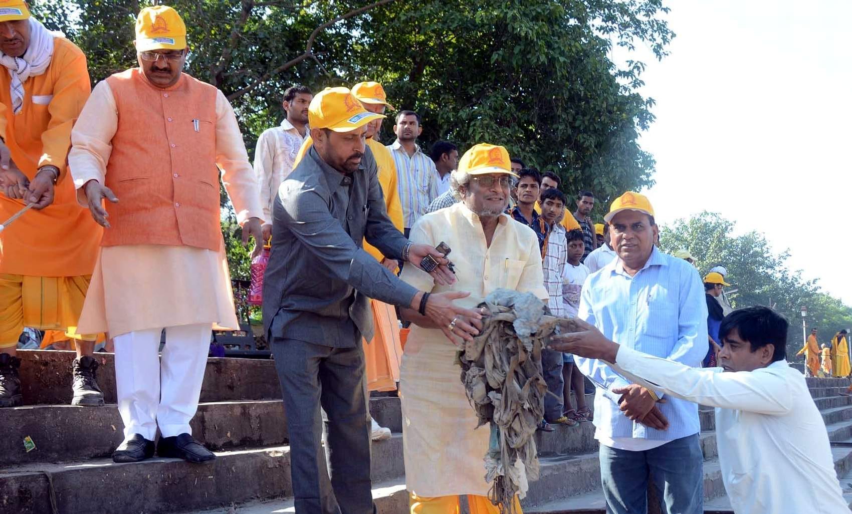 PM very closed dr. pandya in rajyasabha, photos.