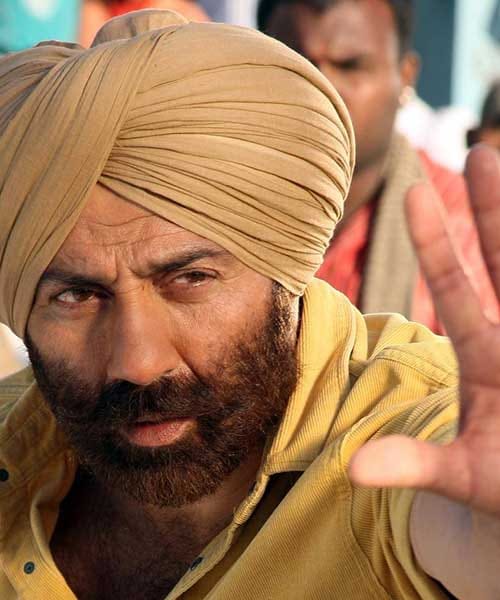 Sunny Deol replaced Akshay Kumar in Mera Bharat Mahan