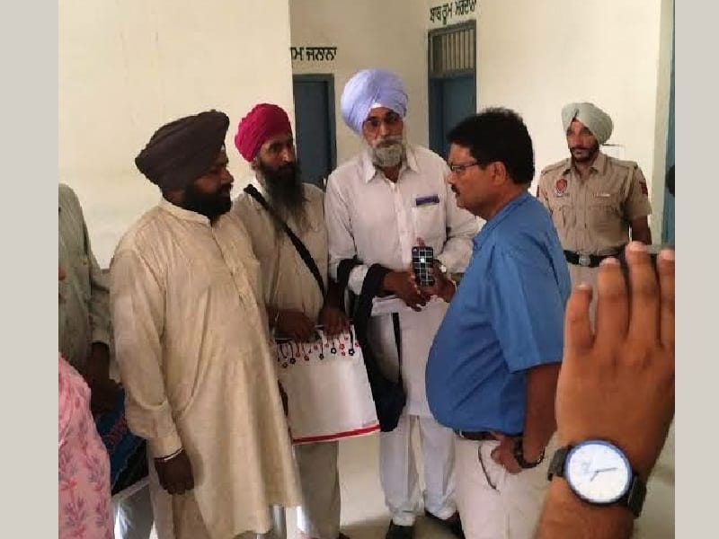 clerk suspend, clerk suspend in wrong information, batala, amritsar