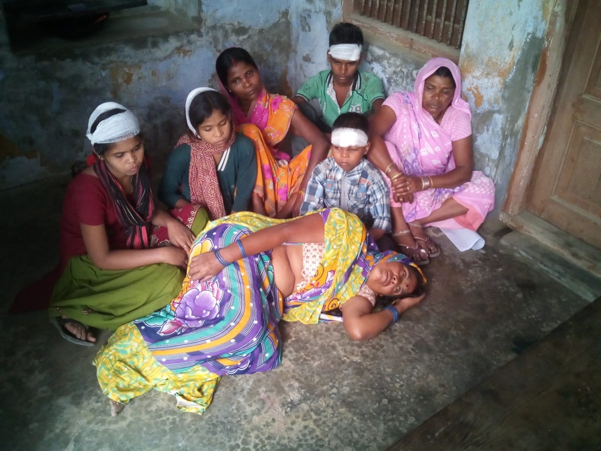 The two sides clash, seven injured